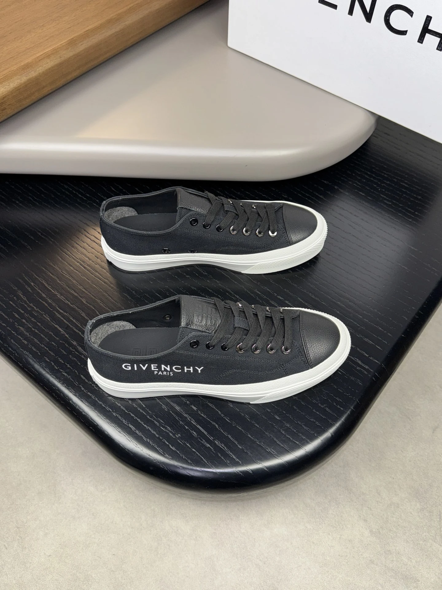 Givenchy Shoes — 60b7b654
