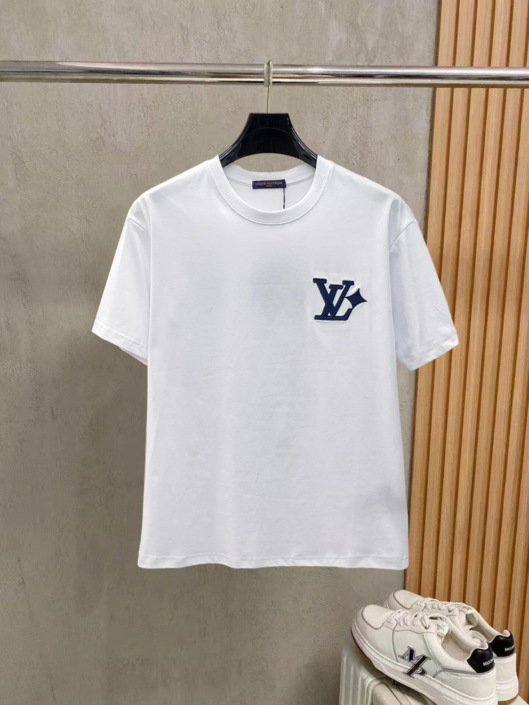 Louis Vuitton T-Shirt — bdcdc758