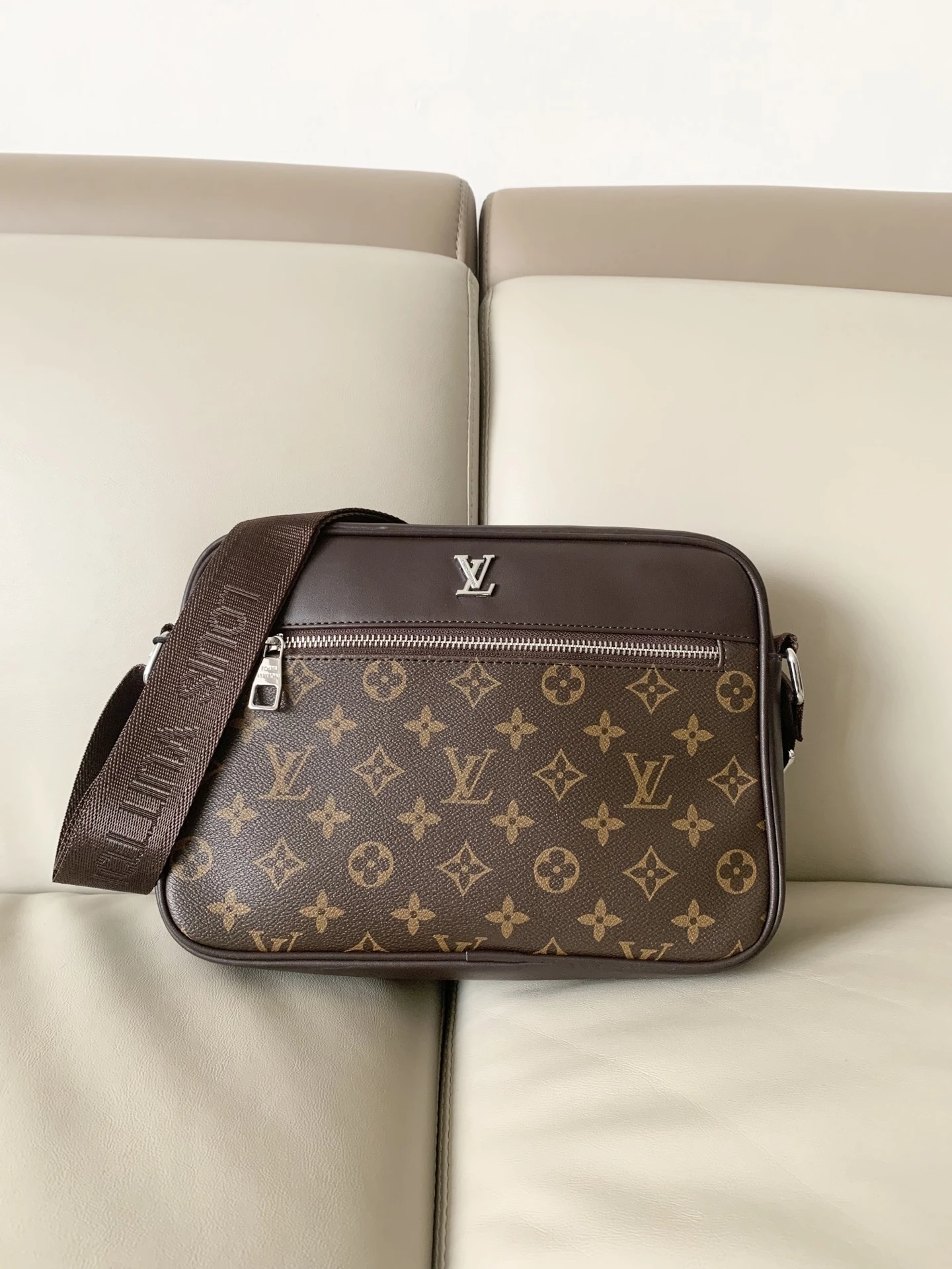 Louis Vuitton Bag — 29065459