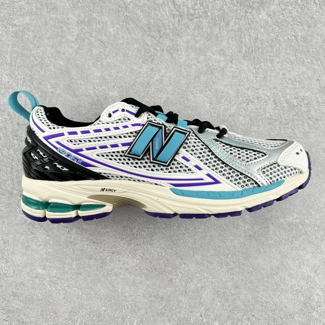 New Balance Sneakers — c9f35fd7
