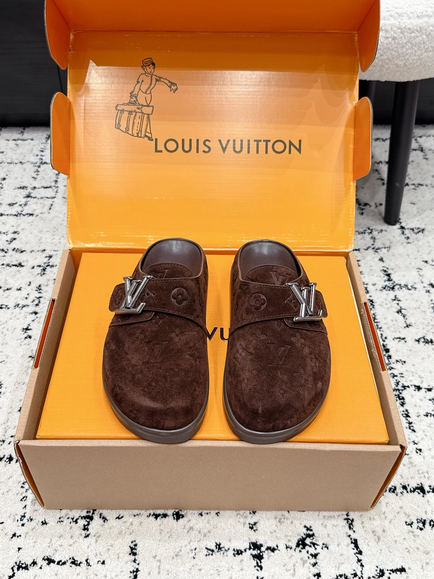 Louis Vuitton Slippers — 2a0585ed