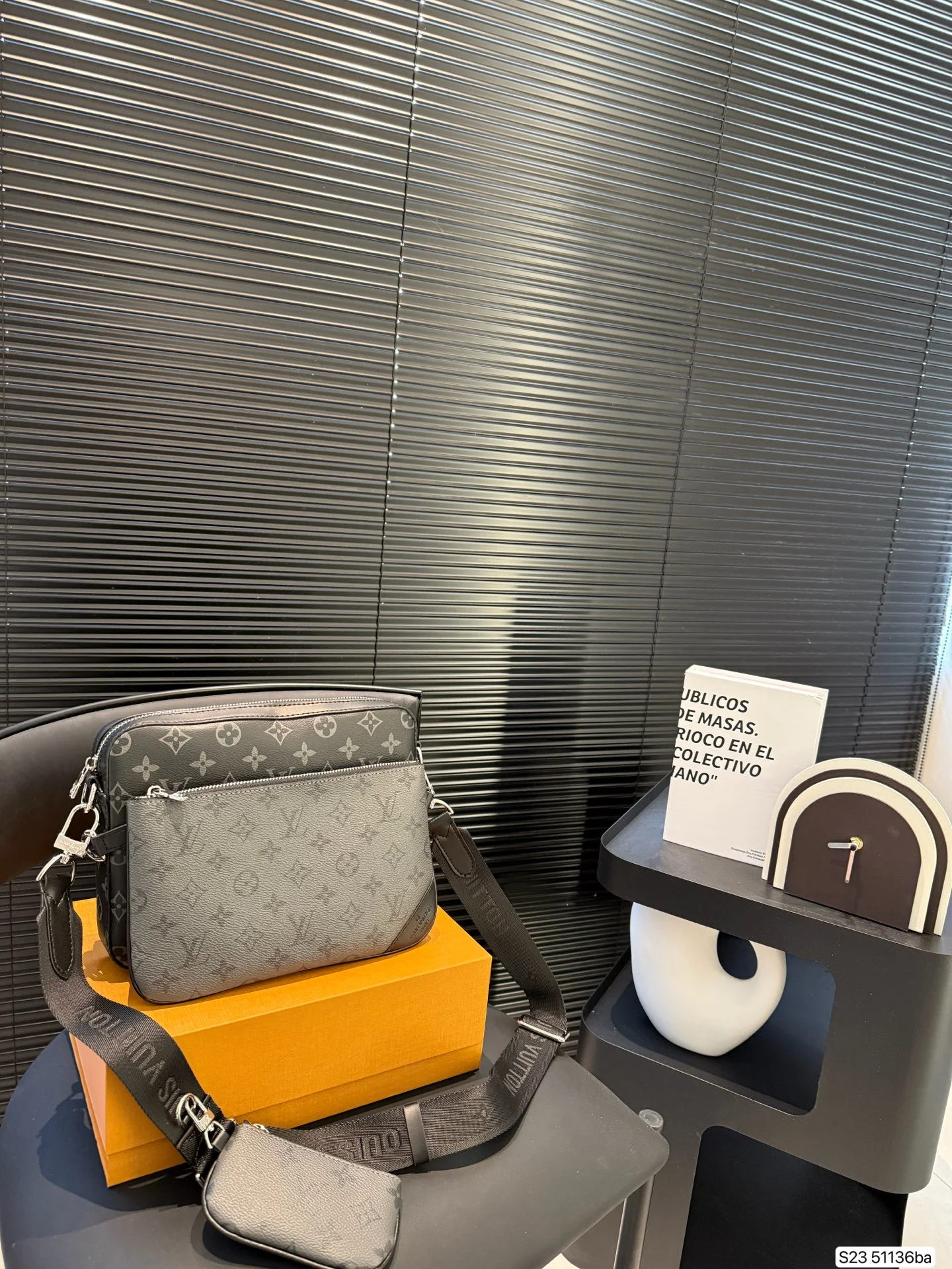 Louis Vuitton Bag — b8050d6c