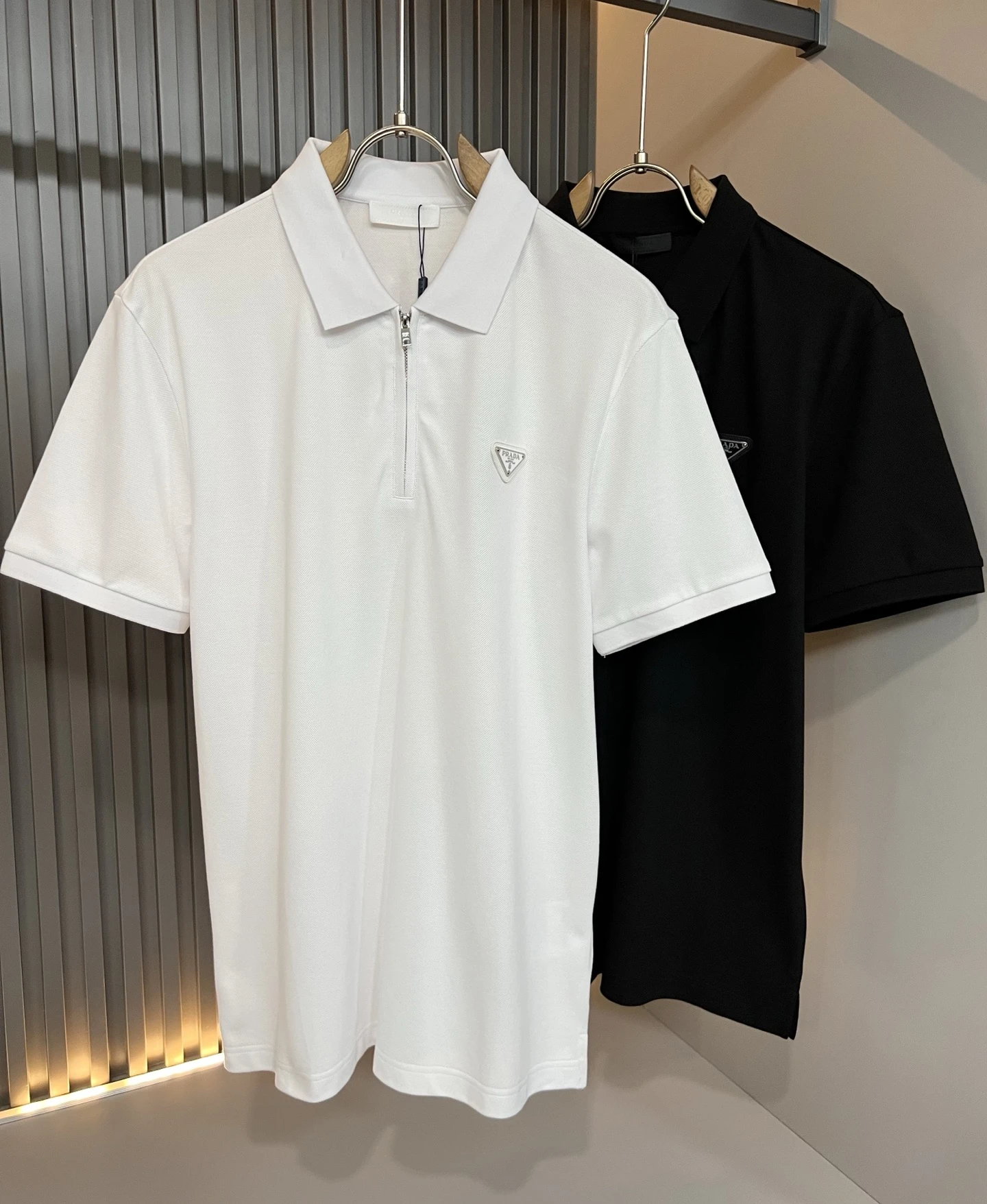 Prada T-Shirt — 2b10e53f