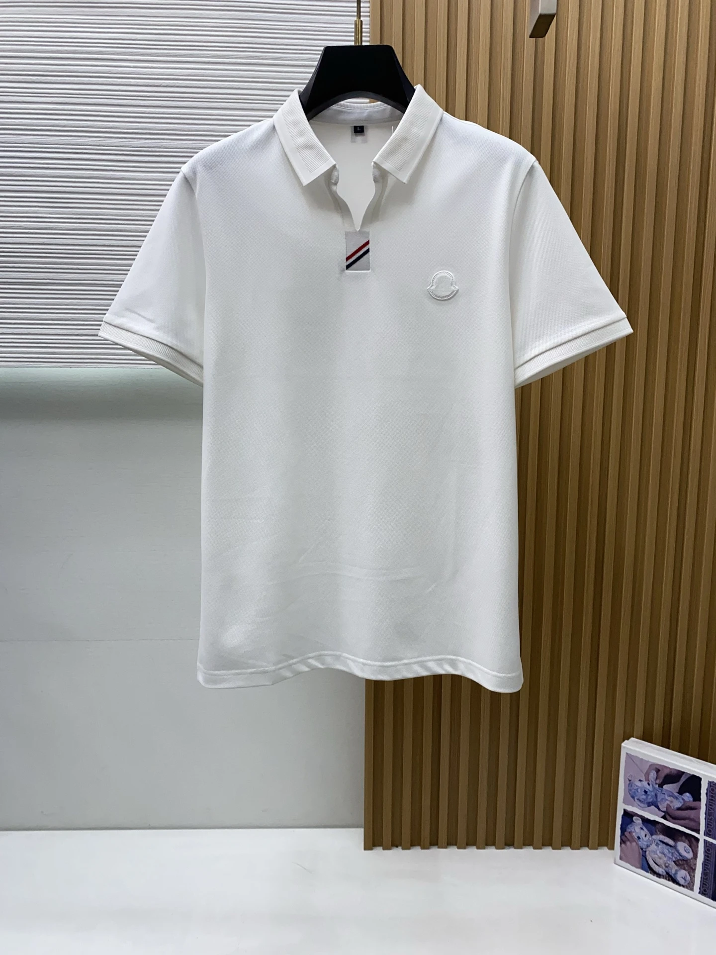 Moncler T-Shirt — 04337345