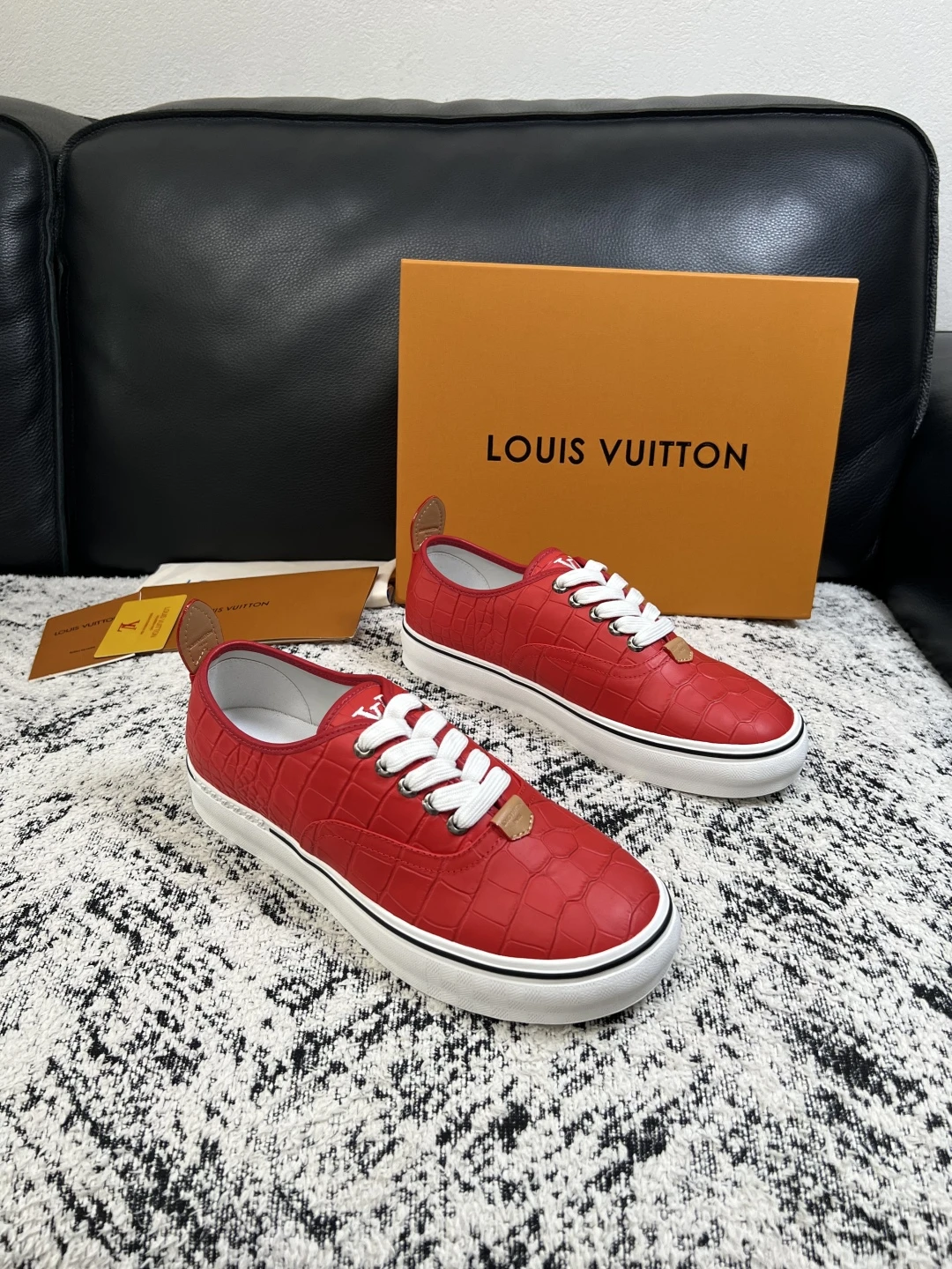 Louis Vuitton Sneakers — c9cd2c22