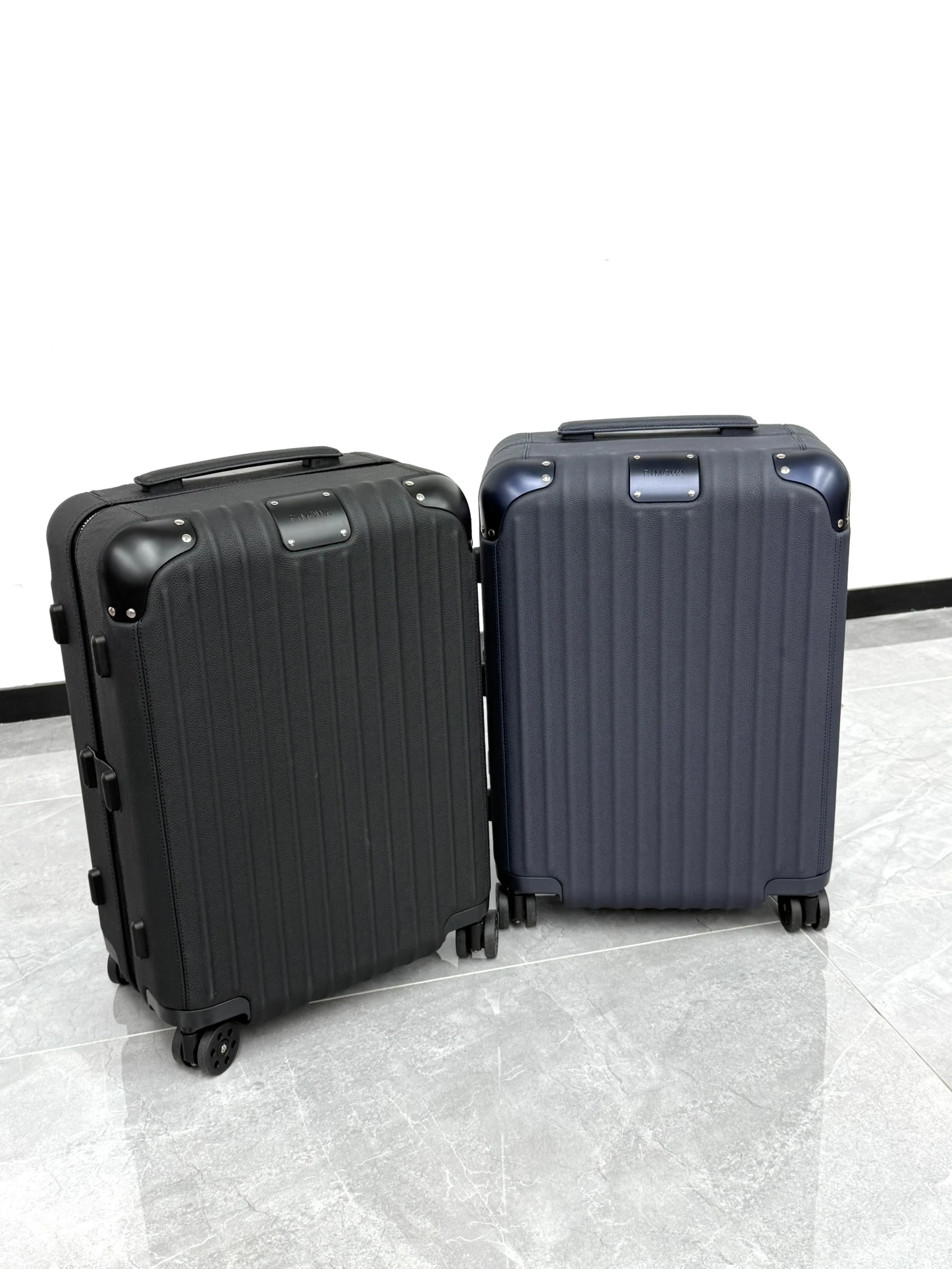 Rimowa Luggage — fa6dd40a