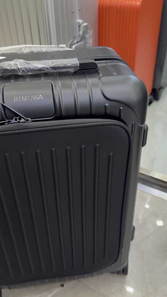 Rimowa Luggage — 219ee7cc