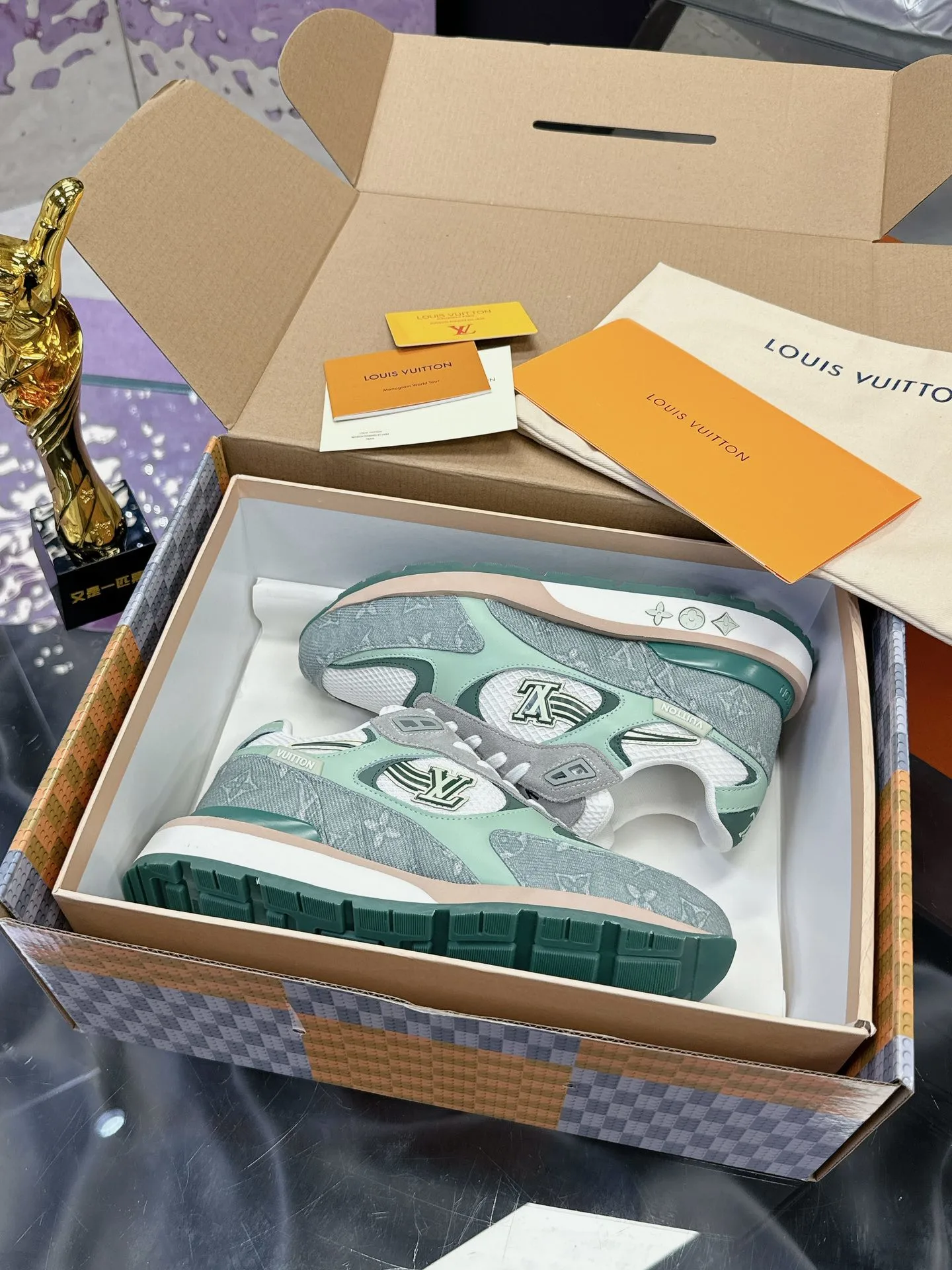 Louis Vuitton Sneakers — 72a23160