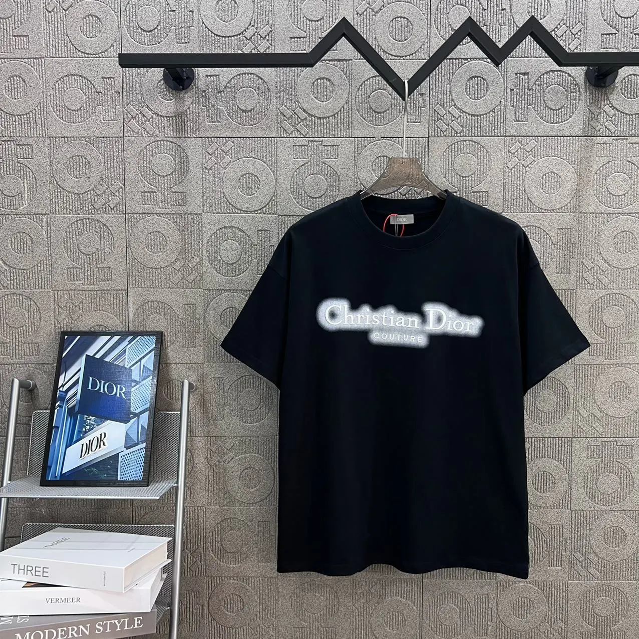 Dior T-Shirt — 605c7f60
