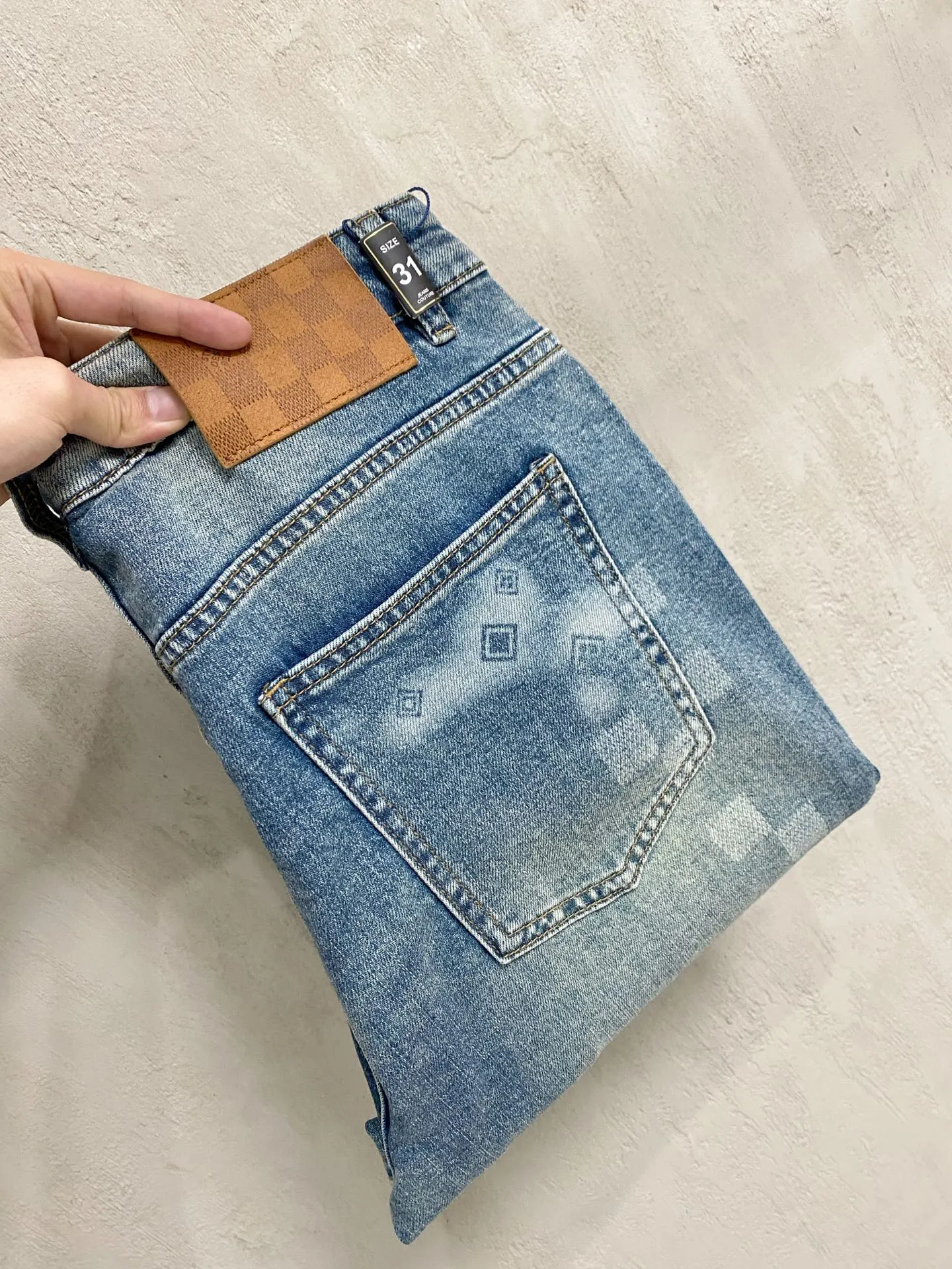 Louis Vuitton Jeans — 094fe8e6