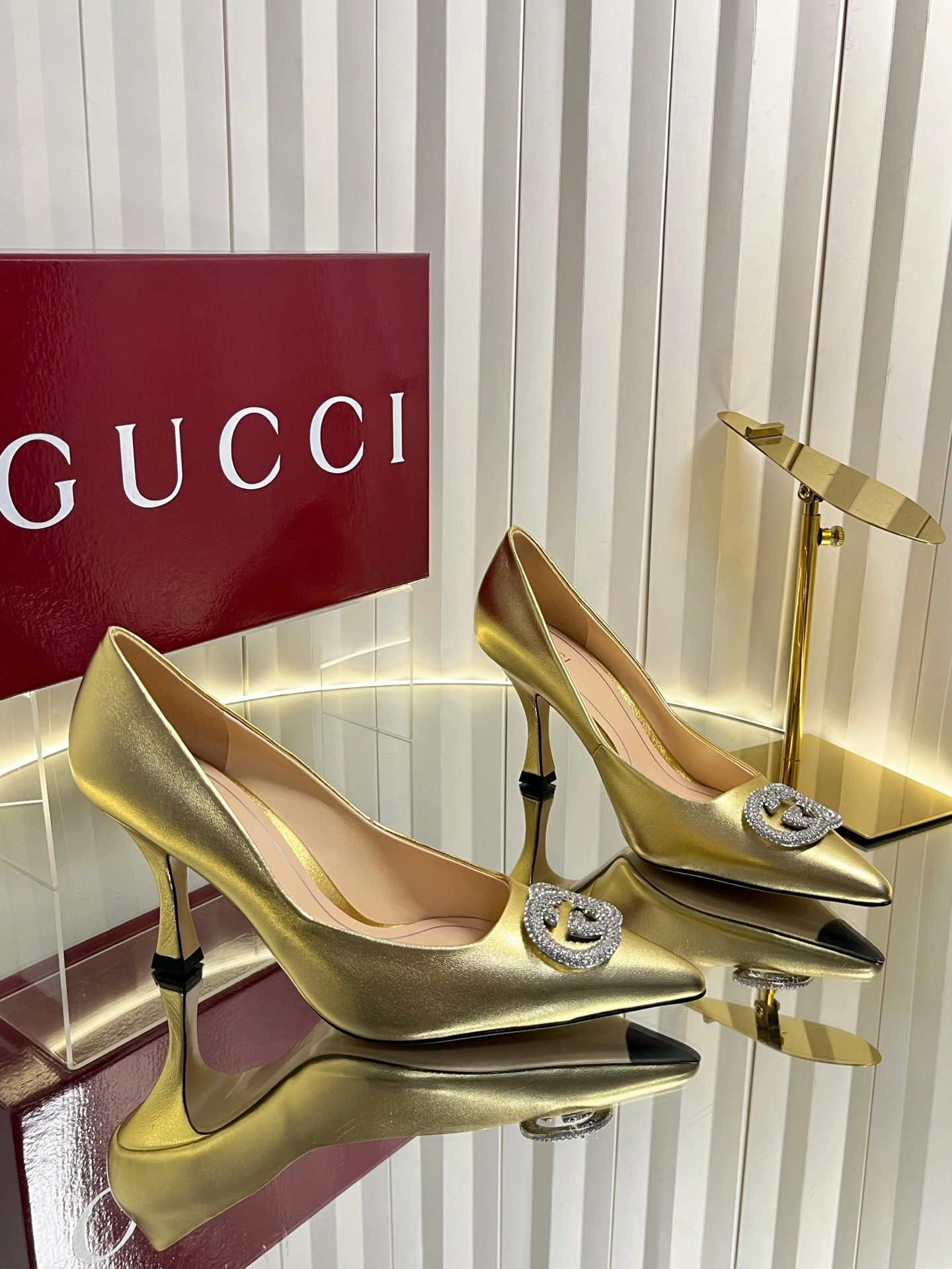 Gucci Shoes — 832b4ddd