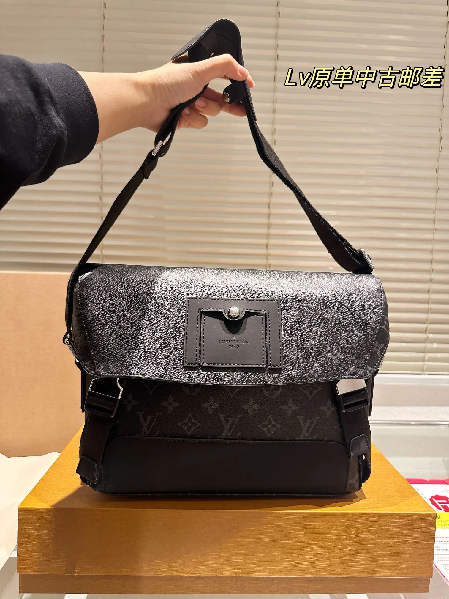 Louis Vuitton Bag — 5f13c69f