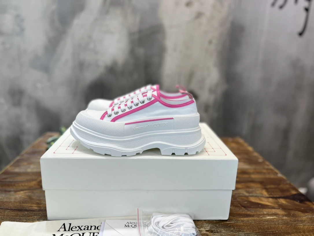 Alexander McQueen Sneakers — 0477fe6c