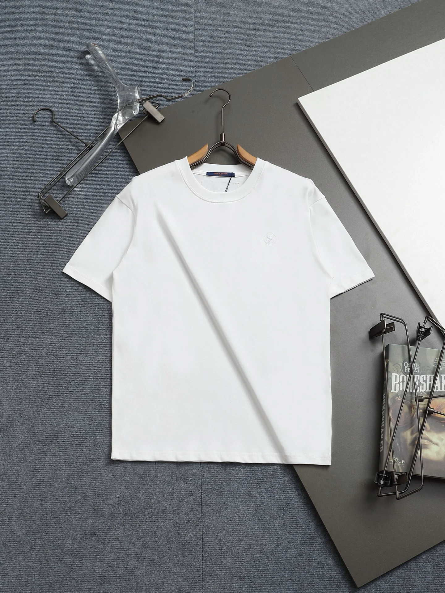 Louis Vuitton T-Shirt — 80ec9923