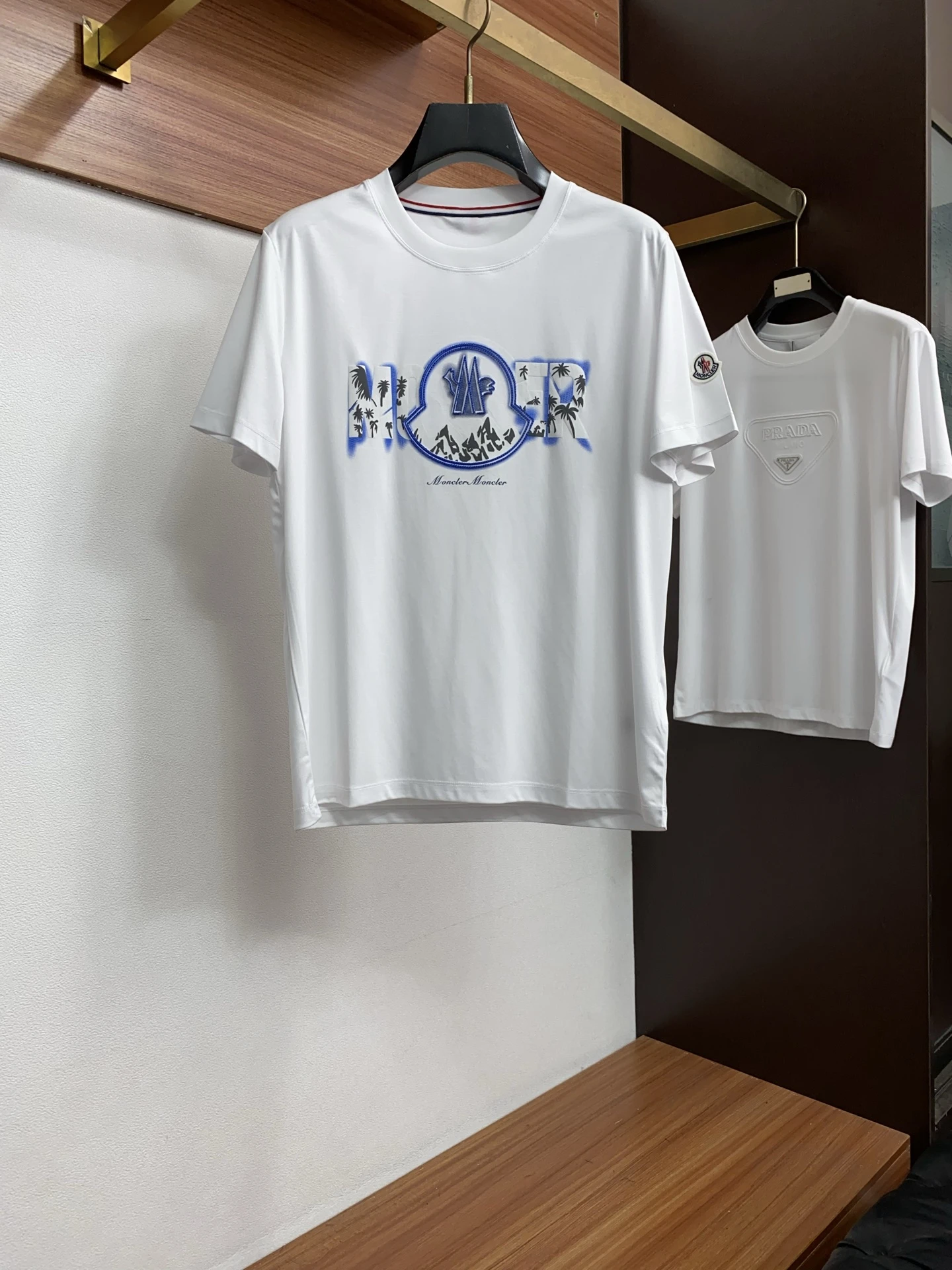 Moncler T-Shirt — 171a3f61