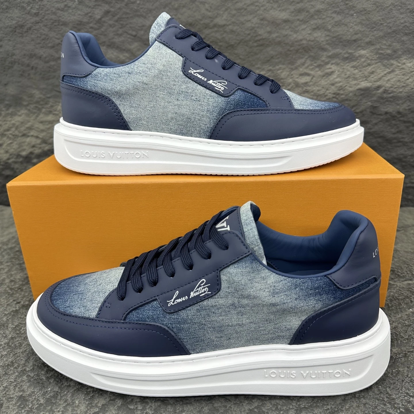 Louis Vuitton Sneakers — 91ca1fcd