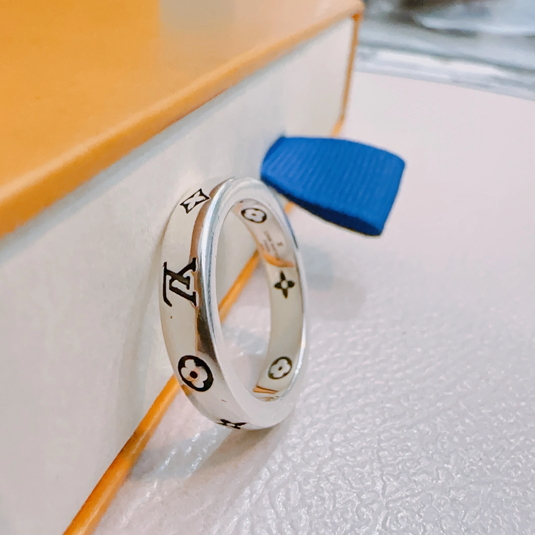 Louis Vuitton Necklaces — 0b3c2e7e