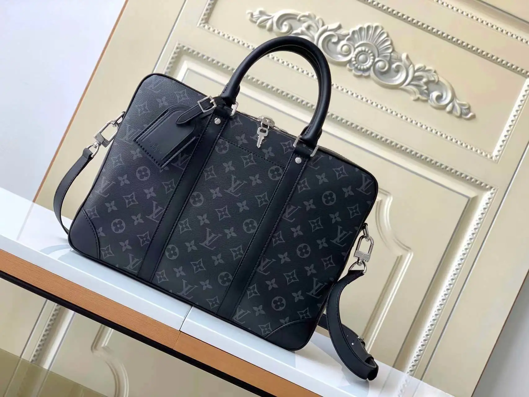 Louis Vuitton Bag — 6b54210b