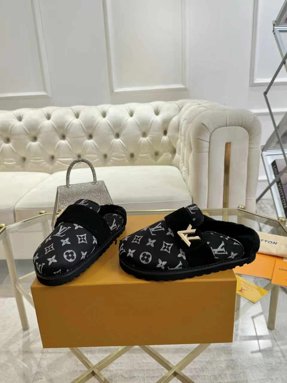 Louis Vuitton Slippers — c4c5f18e