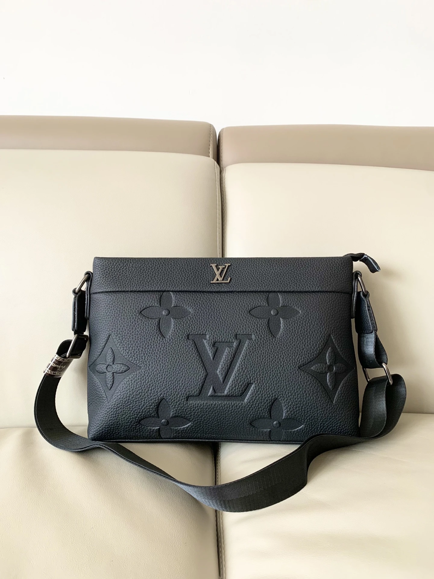Louis Vuitton Bag — b60af71d
