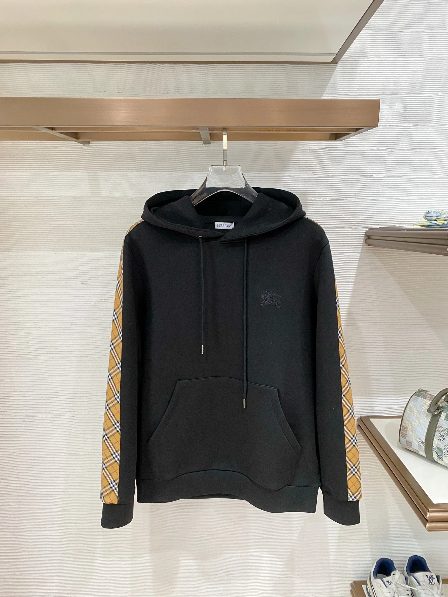 Burberry Hoodies — 83ced806