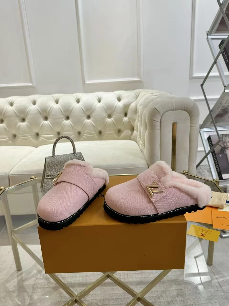 Louis Vuitton Slippers — 05d5b354