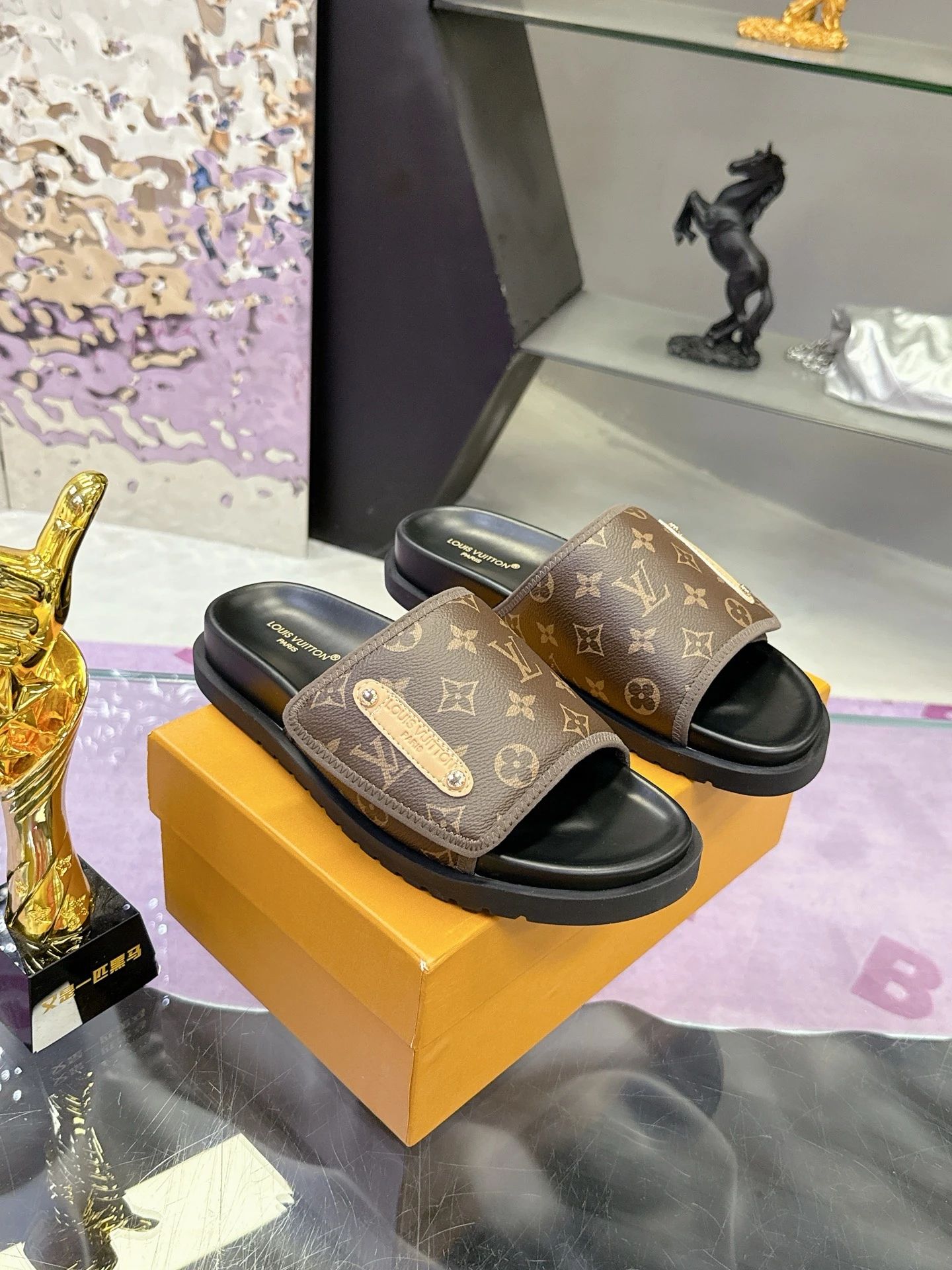 Louis Vuitton Slippers — 47b2ad8a