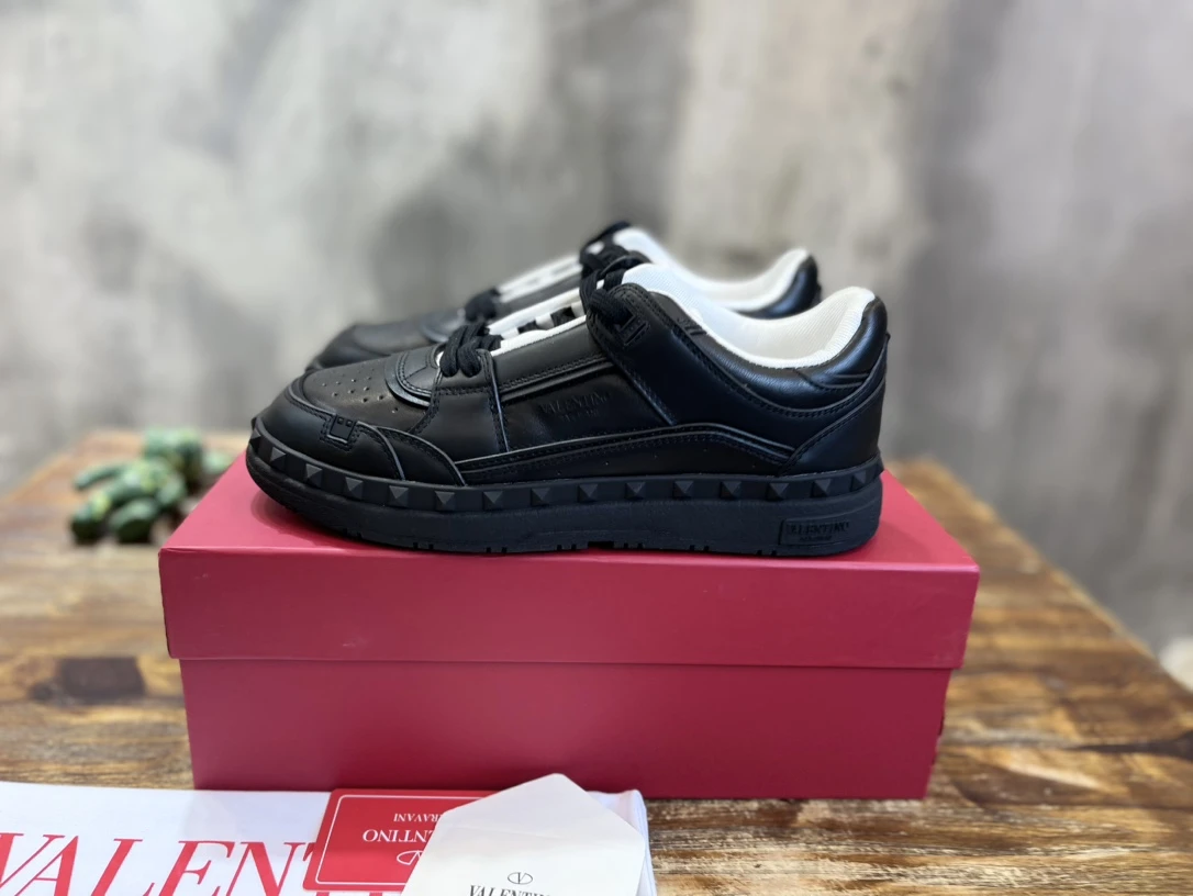 Valentino Sneakers — b978da2a