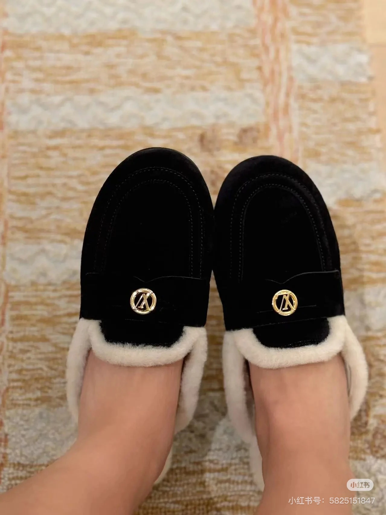 Louis Vuitton Slippers — f5cc31eb
