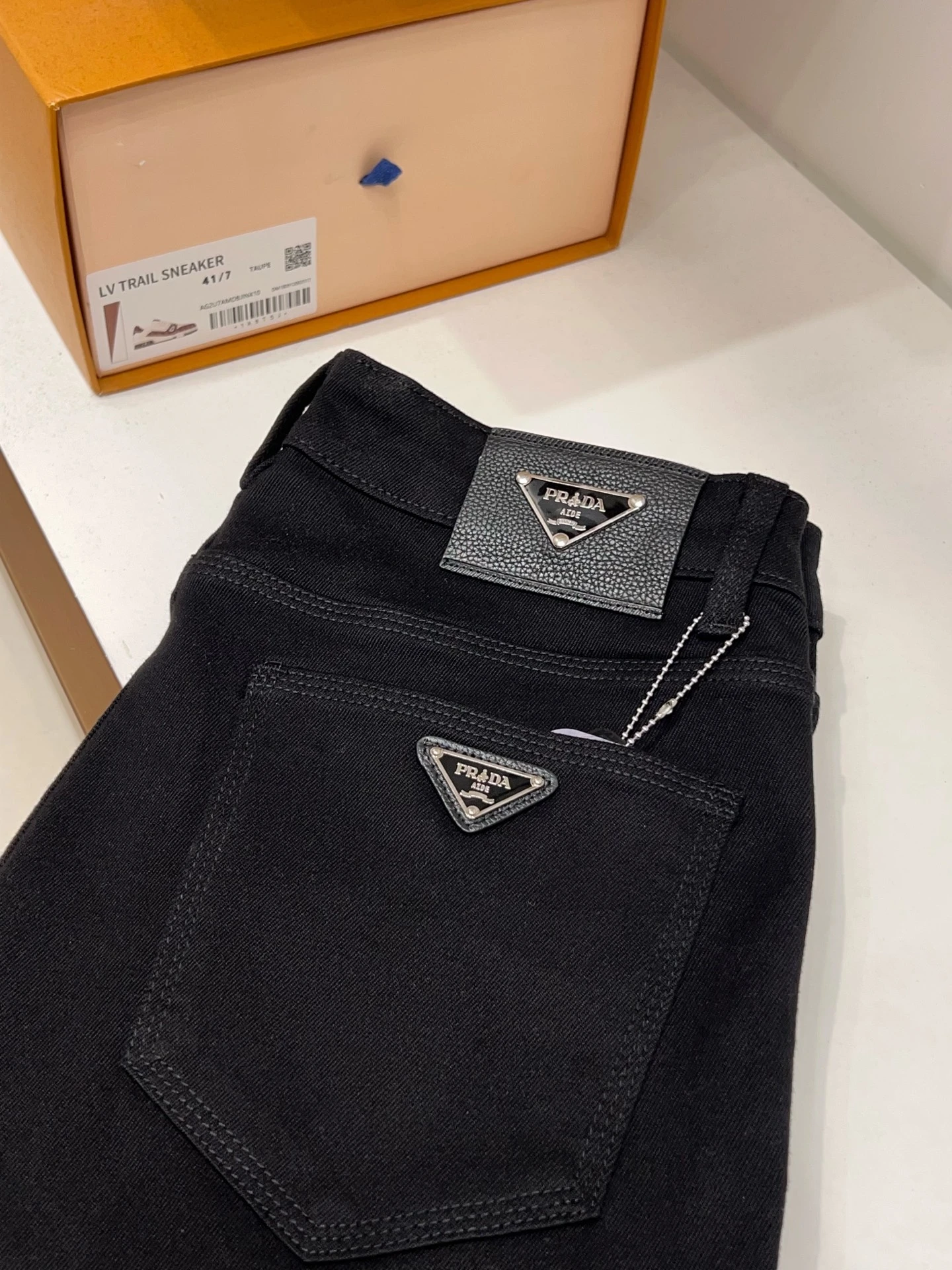 Jeans — 83020b52