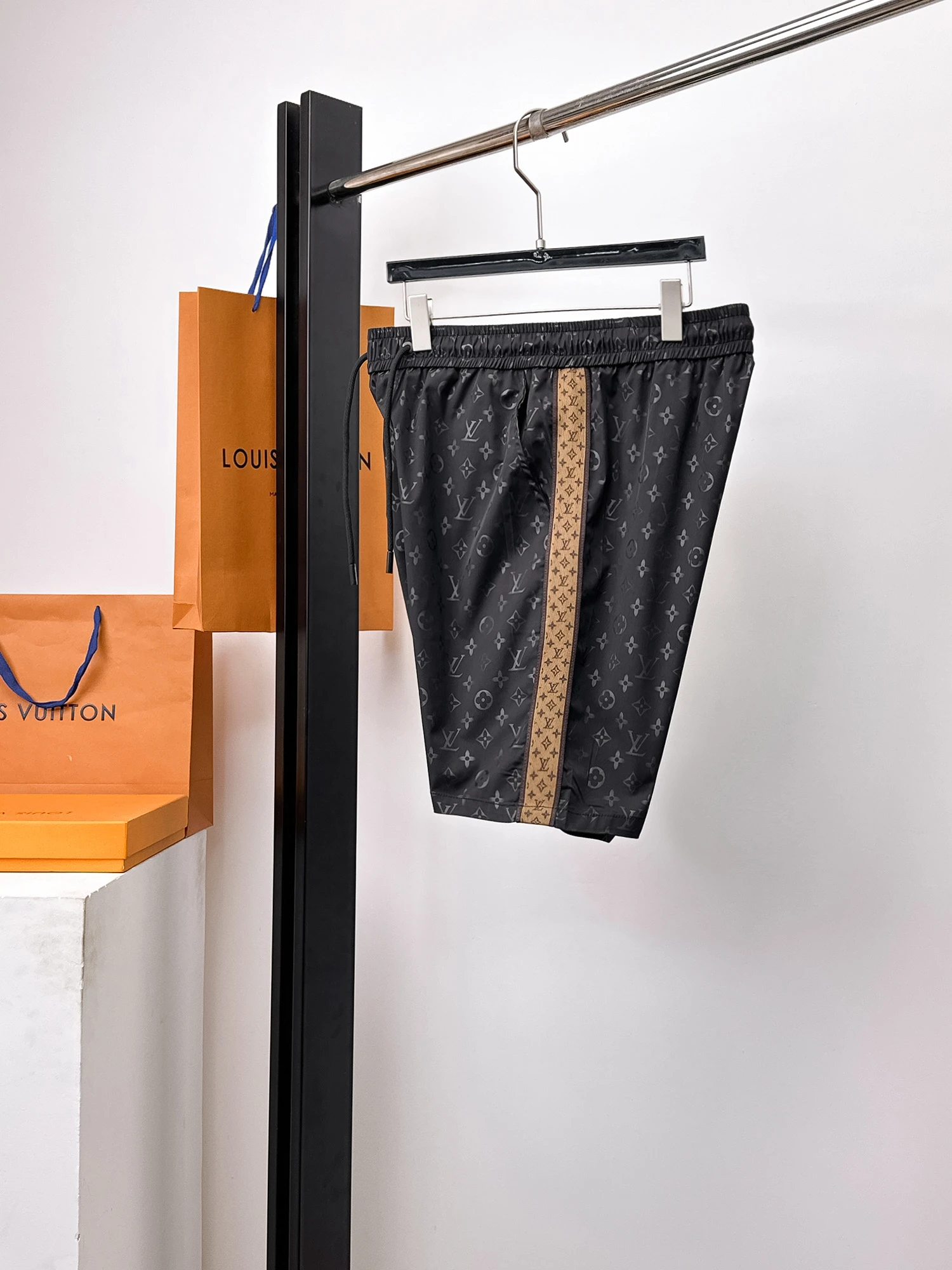 Louis Vuitton Shorts — f5331c68