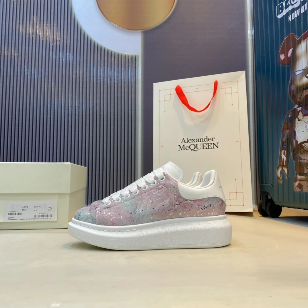 Alexander McQueen Sneakers — 81301236