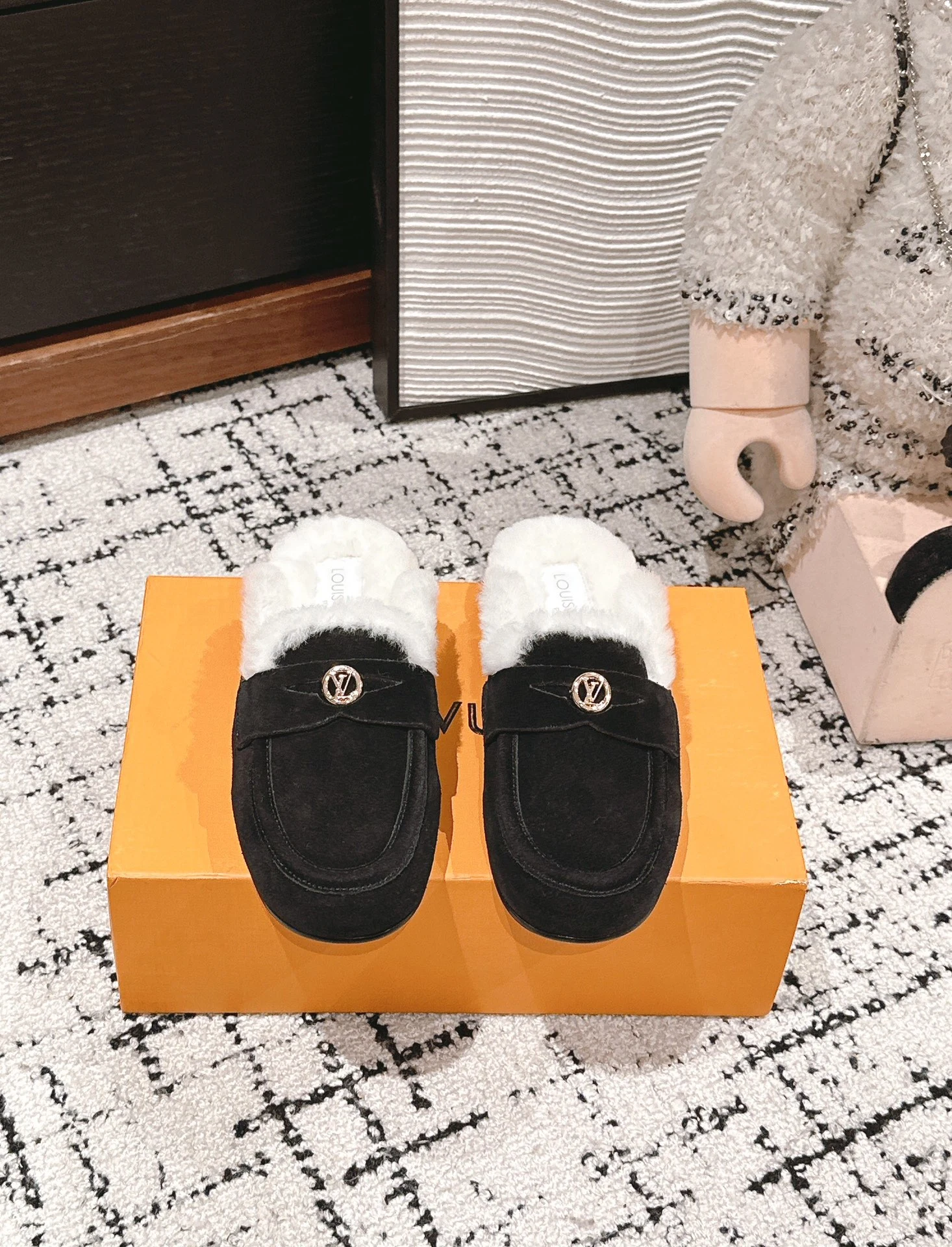 Louis Vuitton Mules — 66580e93