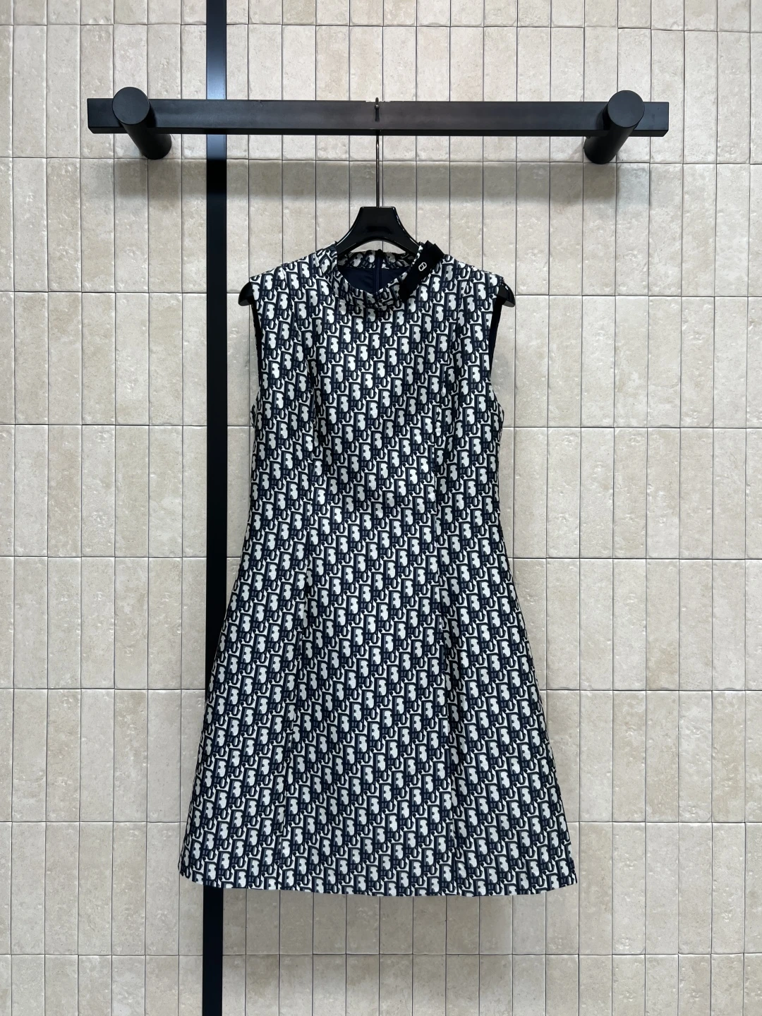 Dresses — c73b5257