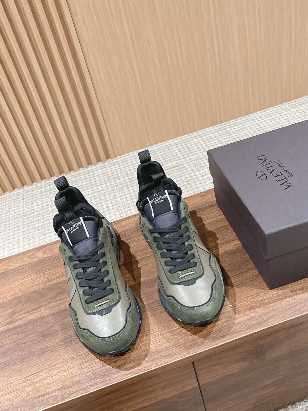 Valentino Sneakers — b3bb81ba