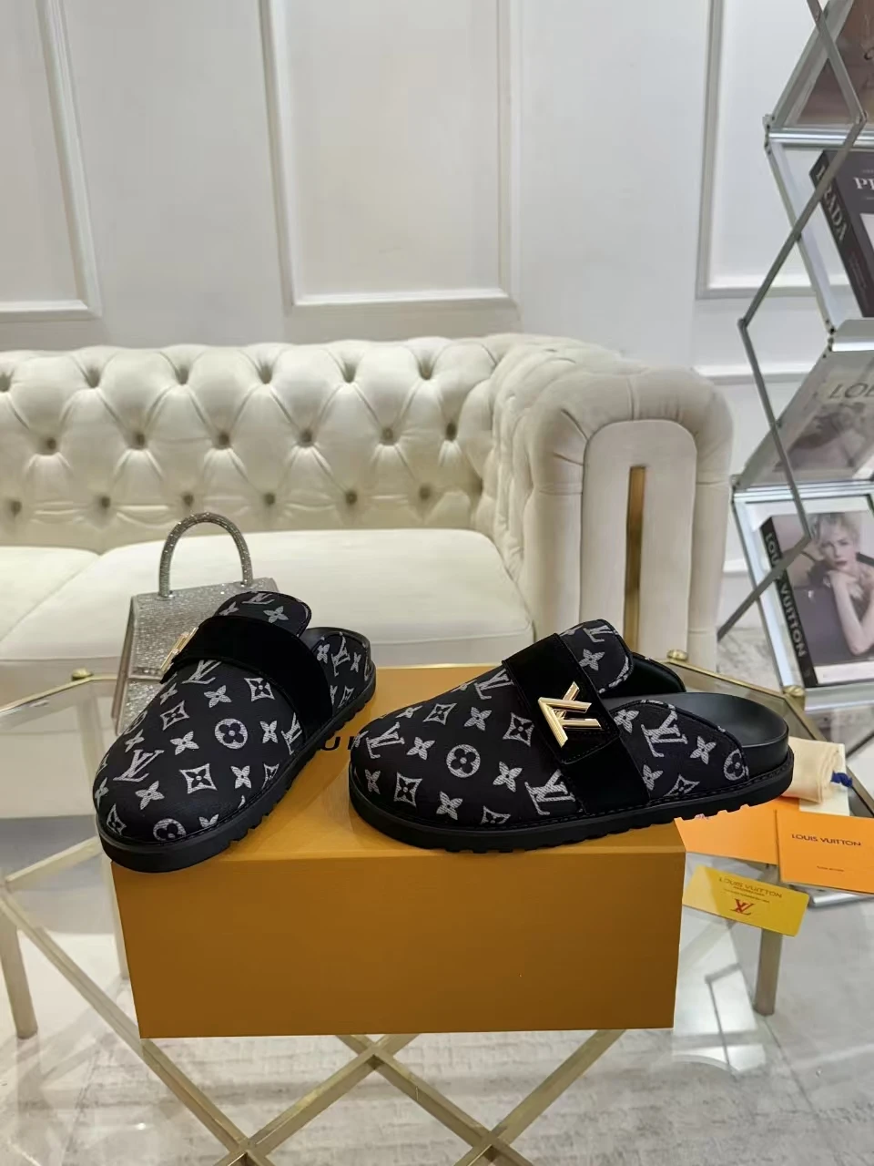 Louis Vuitton Slippers — d6ca70f3
