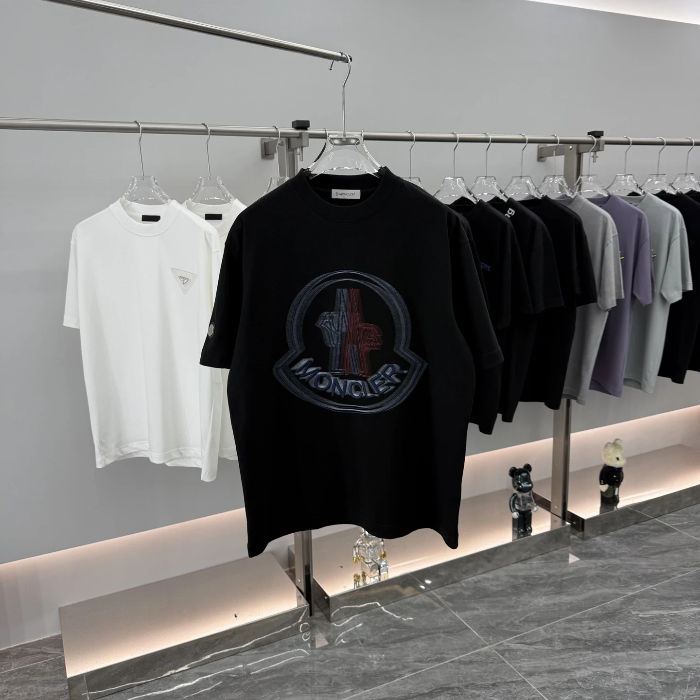 Moncler T-Shirt — 5e934a28
