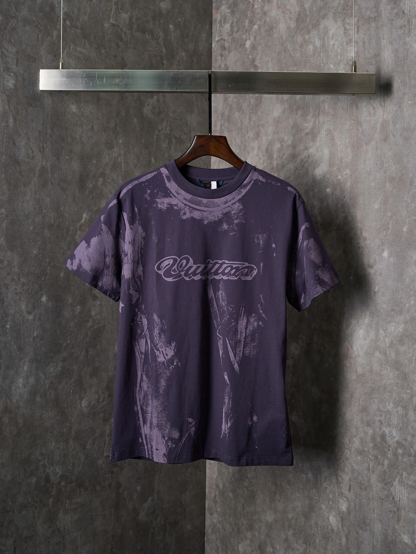 Louis Vuitton T-Shirt — 7a9ecdbe