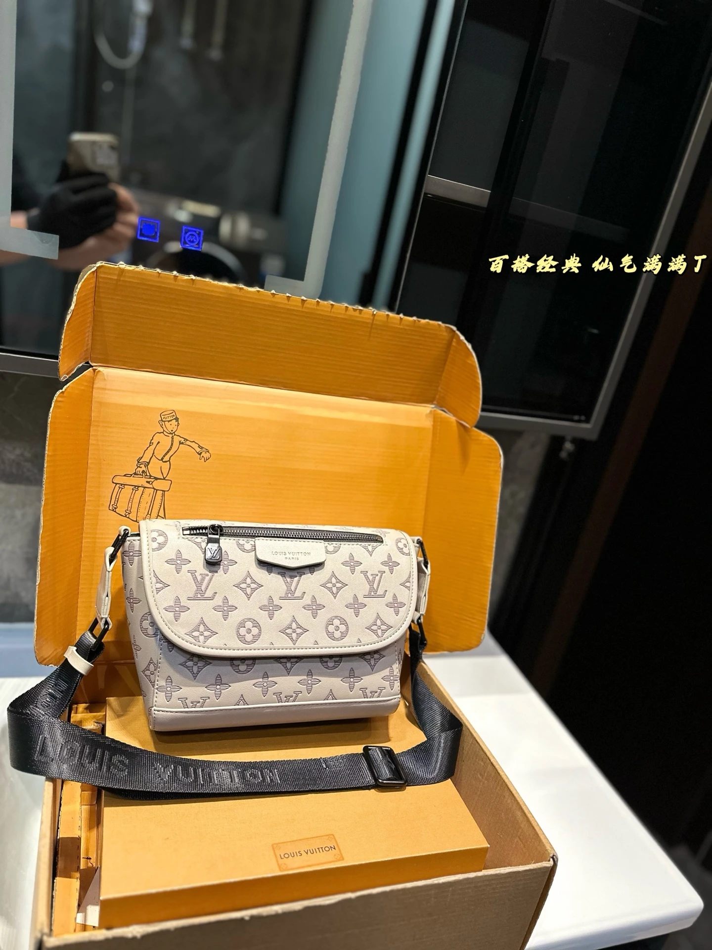 Louis Vuitton Bag — 0ab43c56