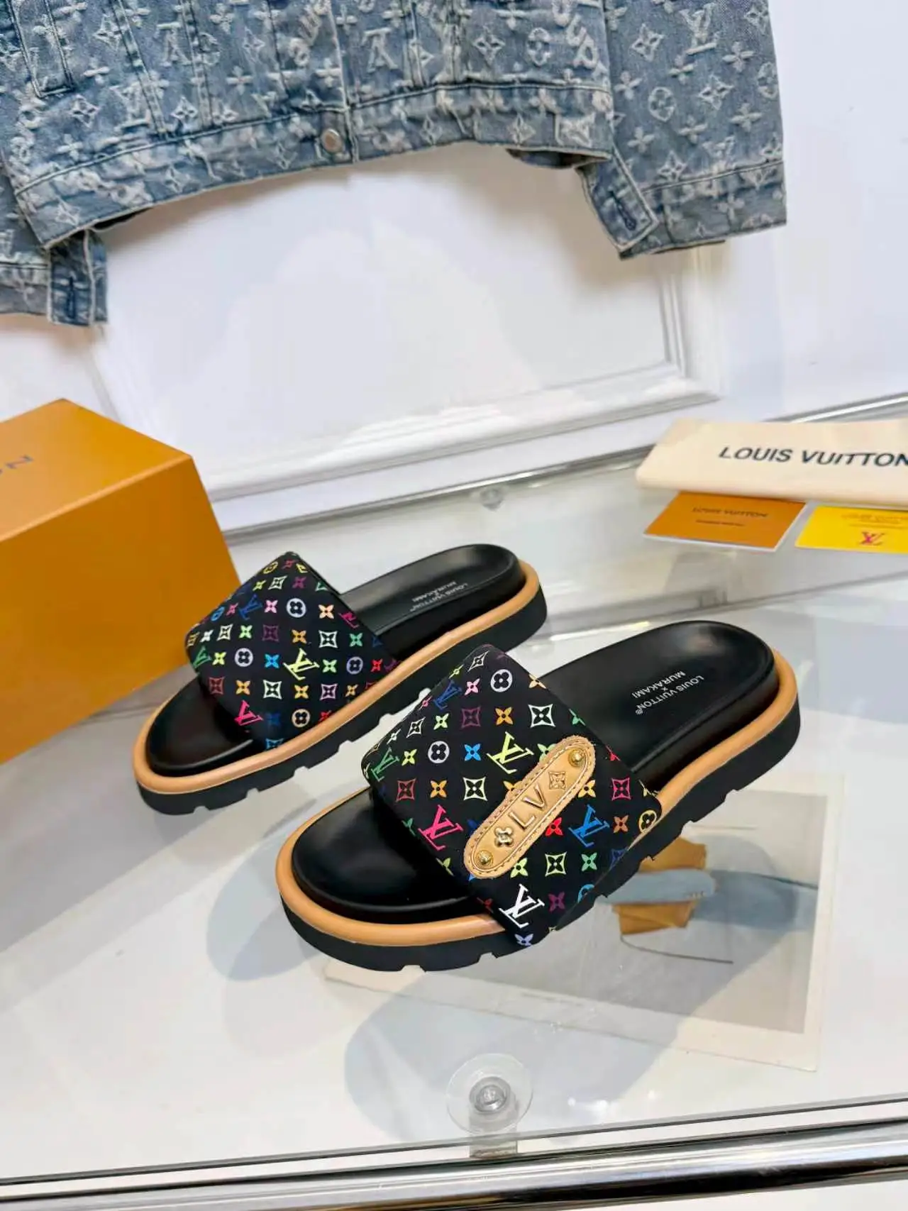 Louis Vuitton Slippers — f9bf00fc