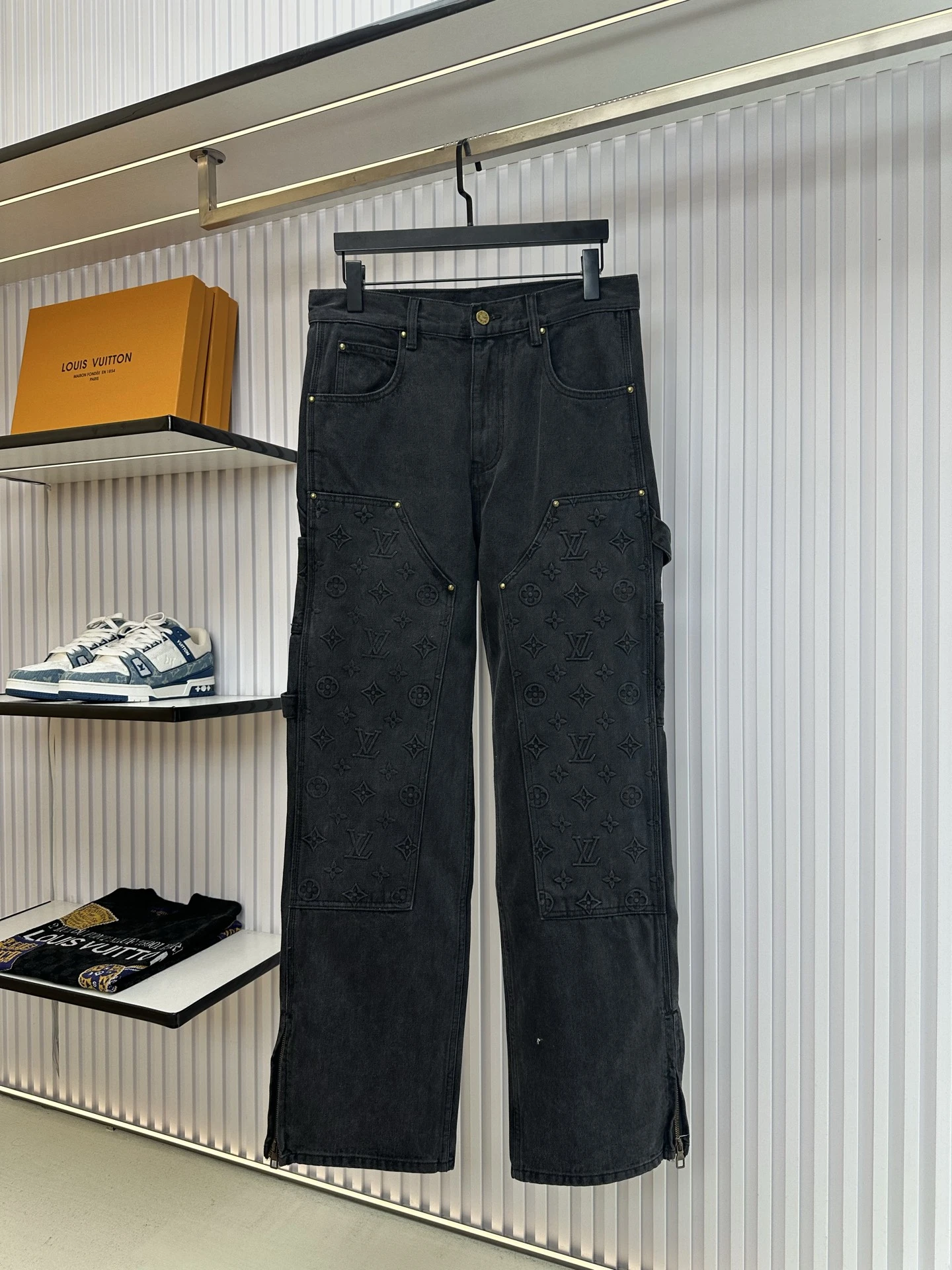 Louis Vuitton Jeans — 04cc3d2f