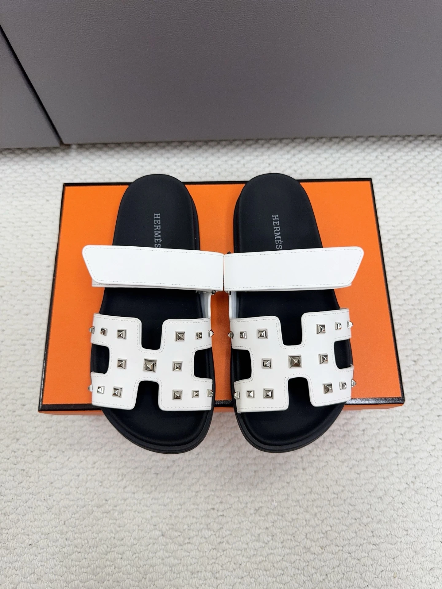 Hermès Slippers — 37ecf5c1