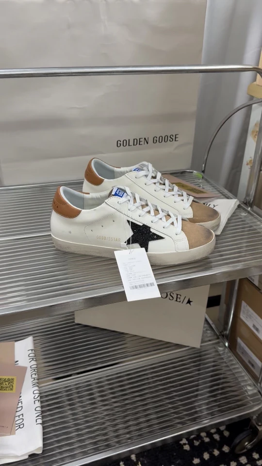 Golden Goose Sneakers — 8a9e92b7