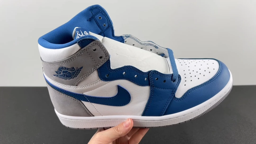Nike Shoes — aebee815
