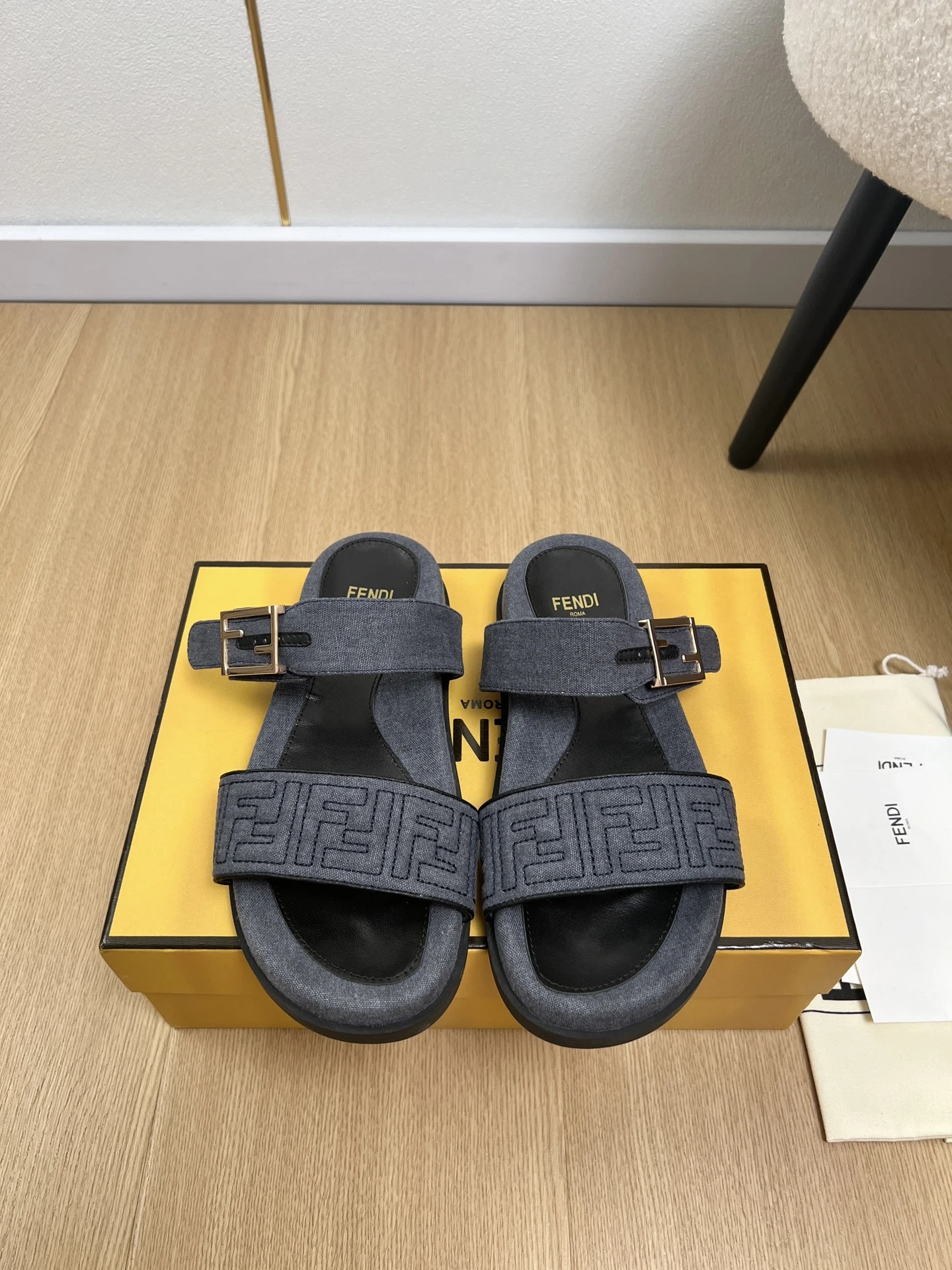 Fendi Slippers — 2ee72ca3