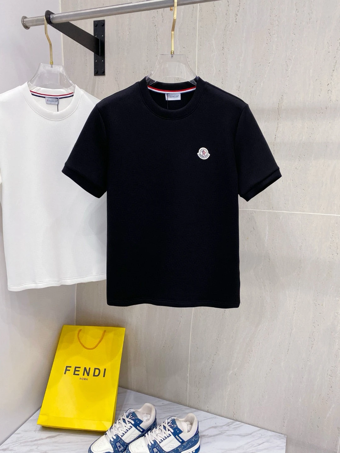 Moncler T-Shirt — 7c328bd5