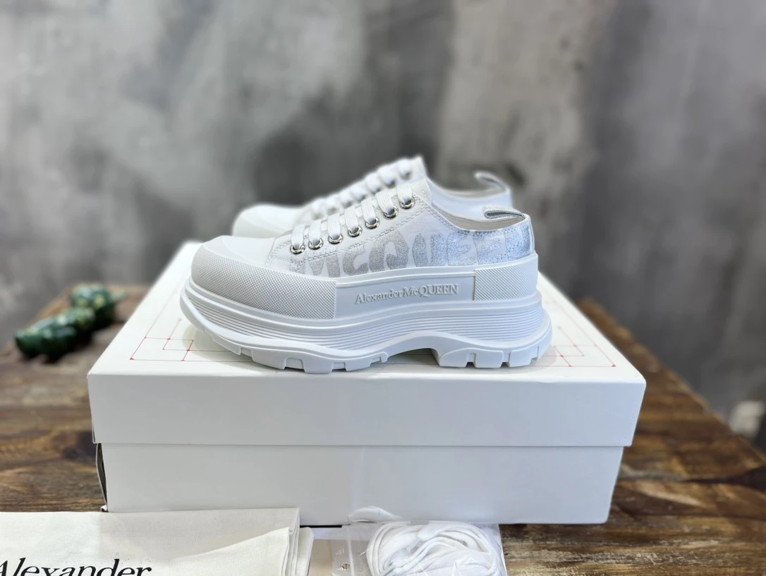 Alexander McQueen Sneakers — fda9cded