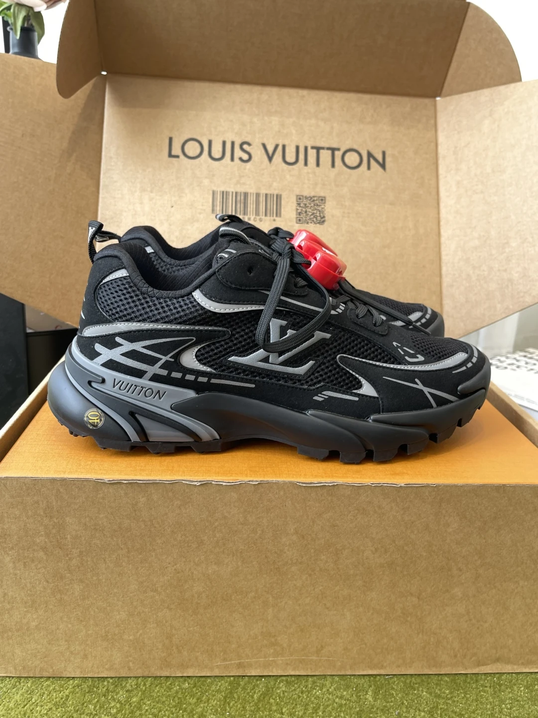 Louis Vuitton Sneakers — 8c2a44ec
