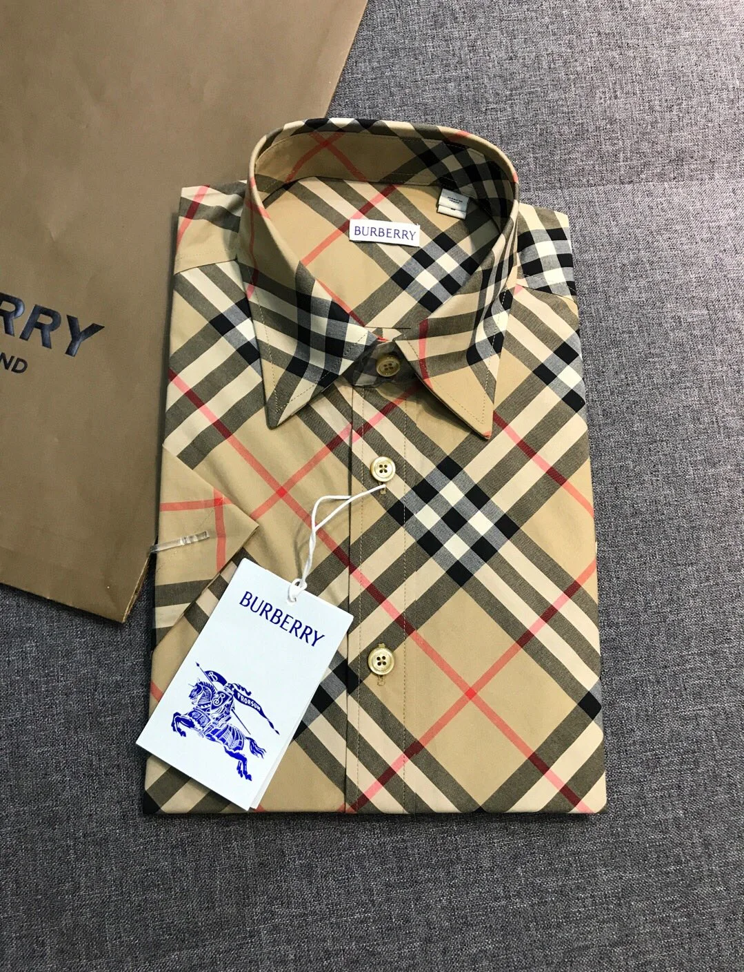 Burberry T-Shirt — 42c54833
