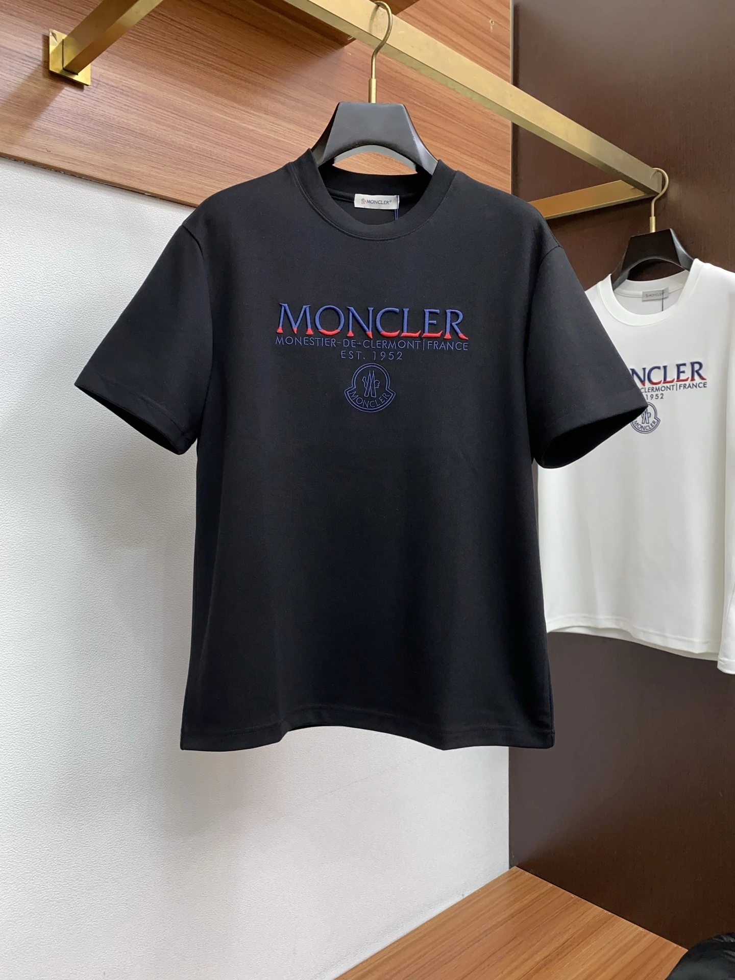 Moncler T-Shirt — b937495b